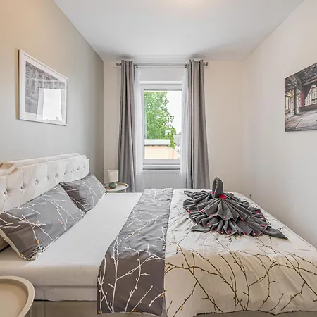 A8 Ruhiges 3-zimmer-studio Mit Balkon Apartament