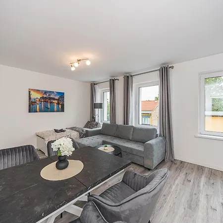 A8 Ruhiges 3-zimmer-studio Mit Balkon * Halle (Saale)