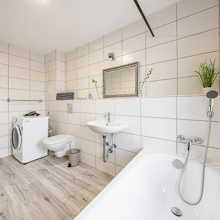 A8 Ruhiges 3-zimmer-studio Mit Balkon Halle (Saale)