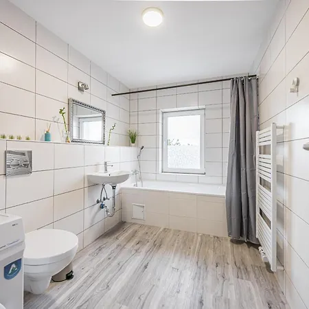 A8 Ruhiges 3-zimmer-studio Mit Balkon Apartament *
